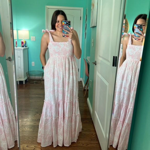 crown & ivy Dresses & Skirts - Crown & Ivy Light Pink Patterned Maxi Dress